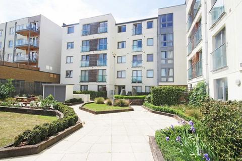 2 bedroom flat to rent, Garden Road, Richmond TW9