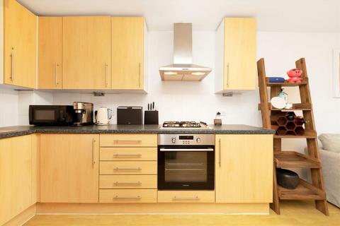 2 bedroom flat to rent, New Road, London E1