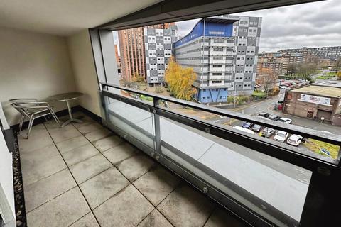 2 bedroom flat to rent, Gateway East, Marsh Lane, Leeds, LS9