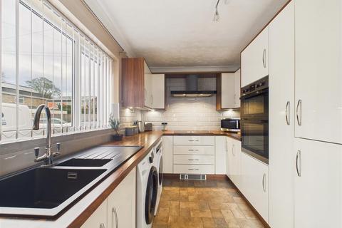 3 bedroom semi-detached house for sale, Manor Drive, Elloughton