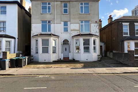 undefined, Flat 4 20 Oakfield Road Croydon Surrey CR0 2UA