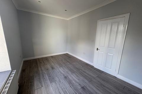 undefined, Flat 4 20 Oakfield Road Croydon Surrey CR0 2UA