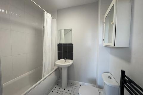 undefined, Flat 4 20 Oakfield Road Croydon Surrey CR0 2UA
