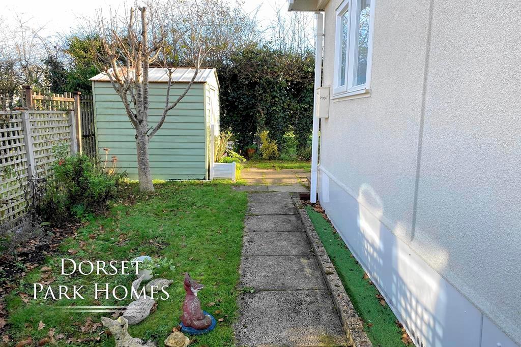 Side Garden & Shed