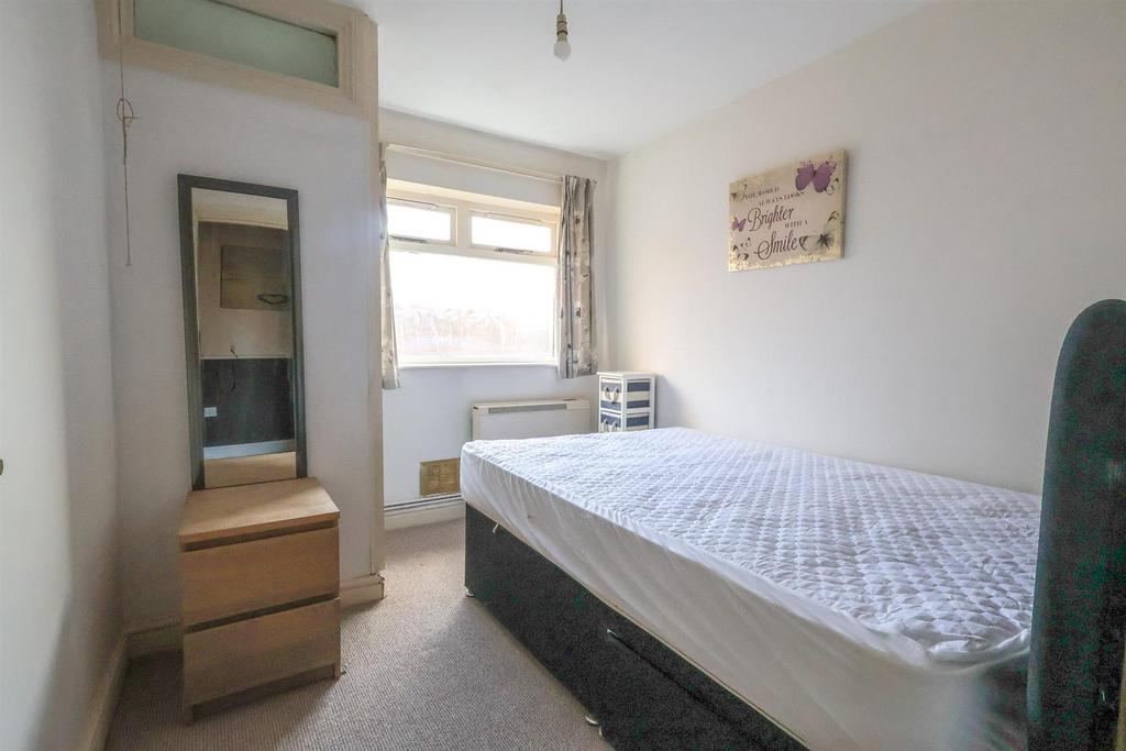 Bedroom 131a.jpg