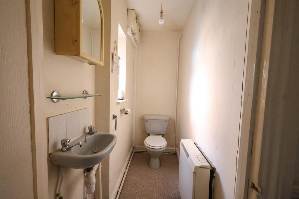 131a bathroom .jpg