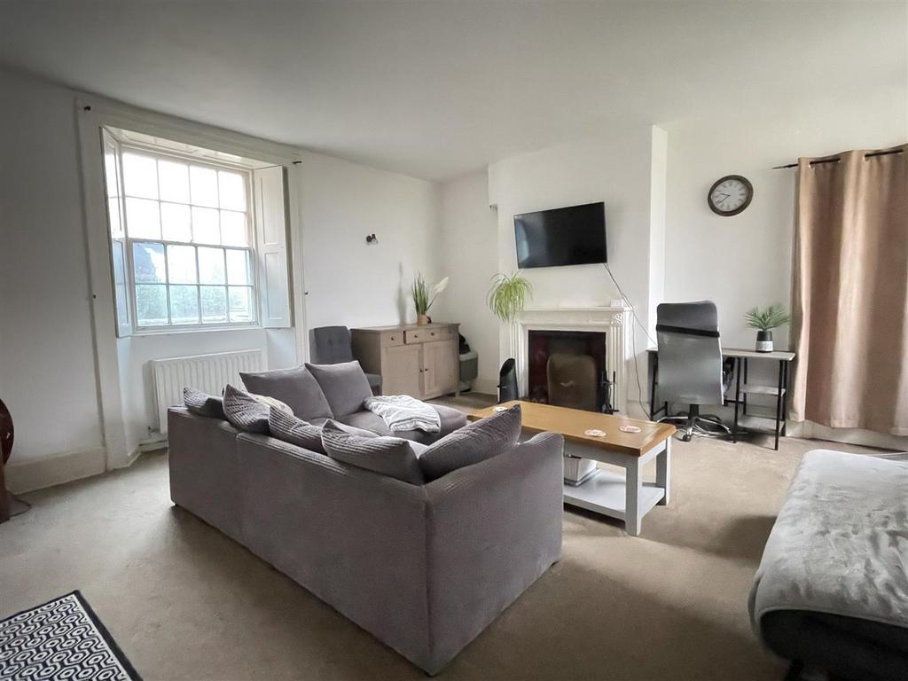 Sitting Room 1.JPG