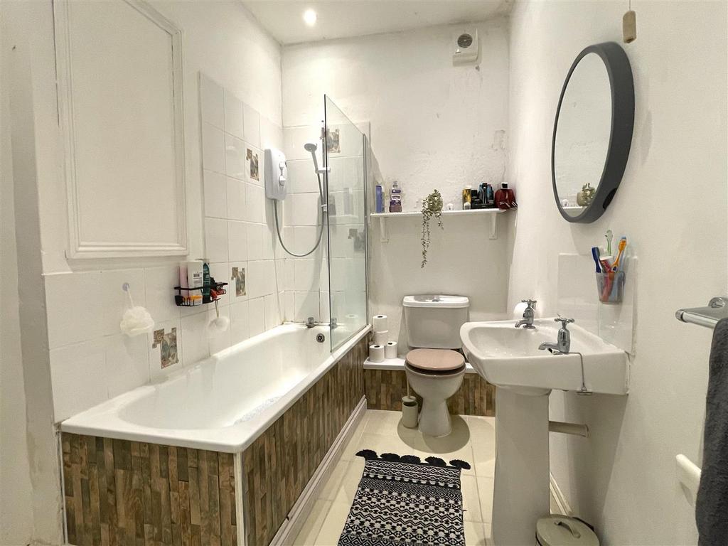Bathroom.JPG