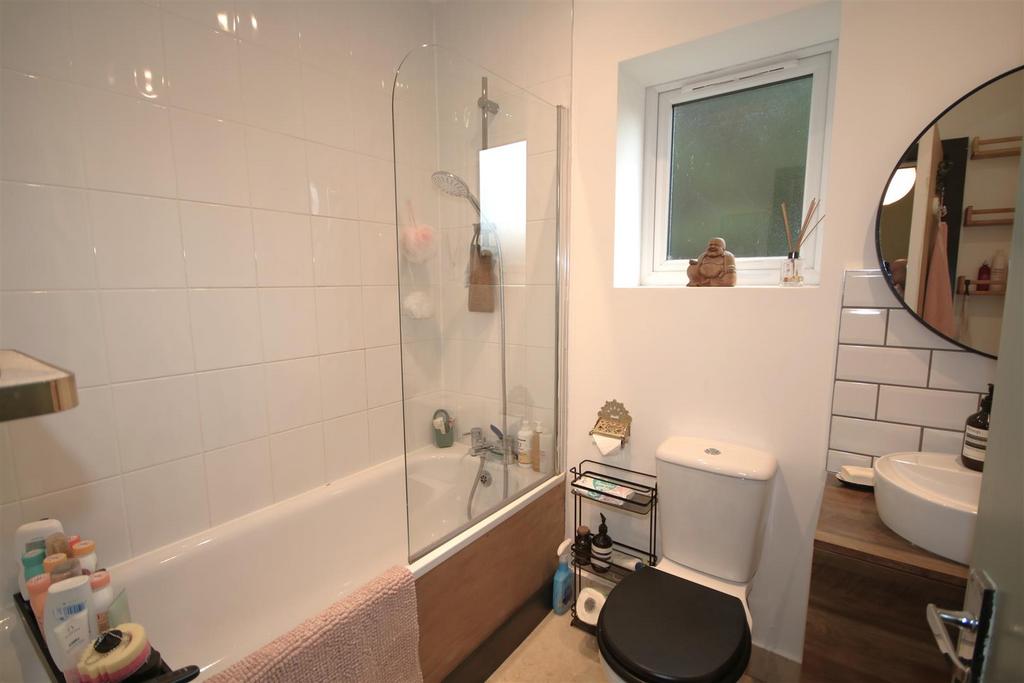 Bathroom a.JPG