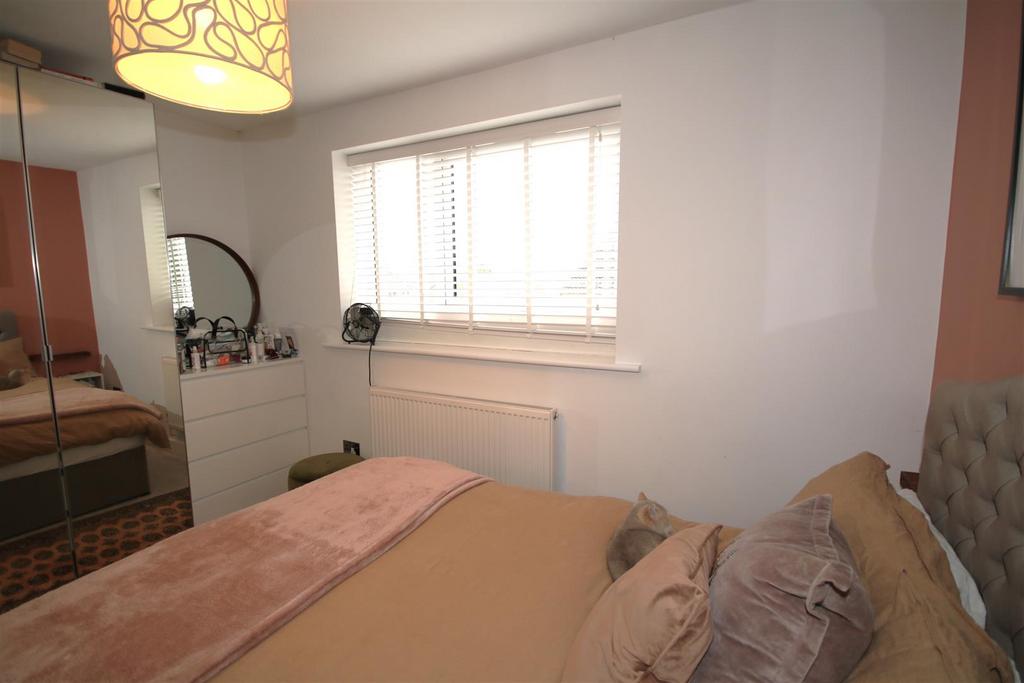 Bedroom 1b.JPG