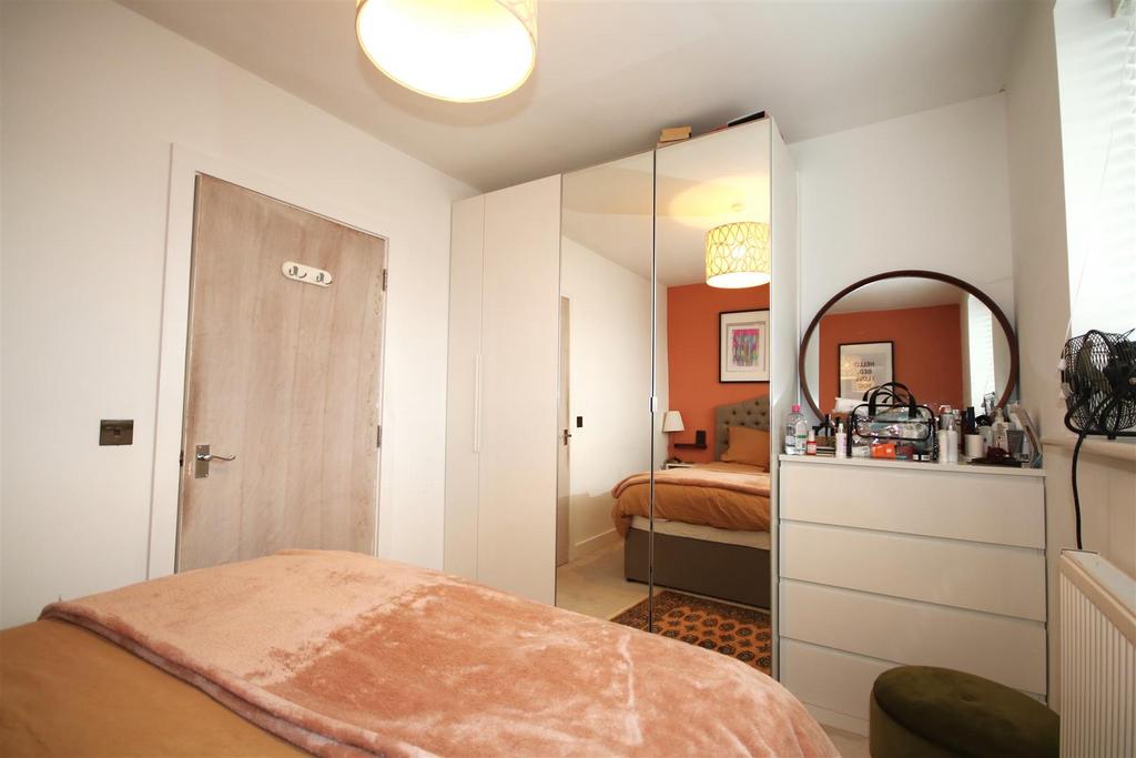 Bedroom 1c.JPG
