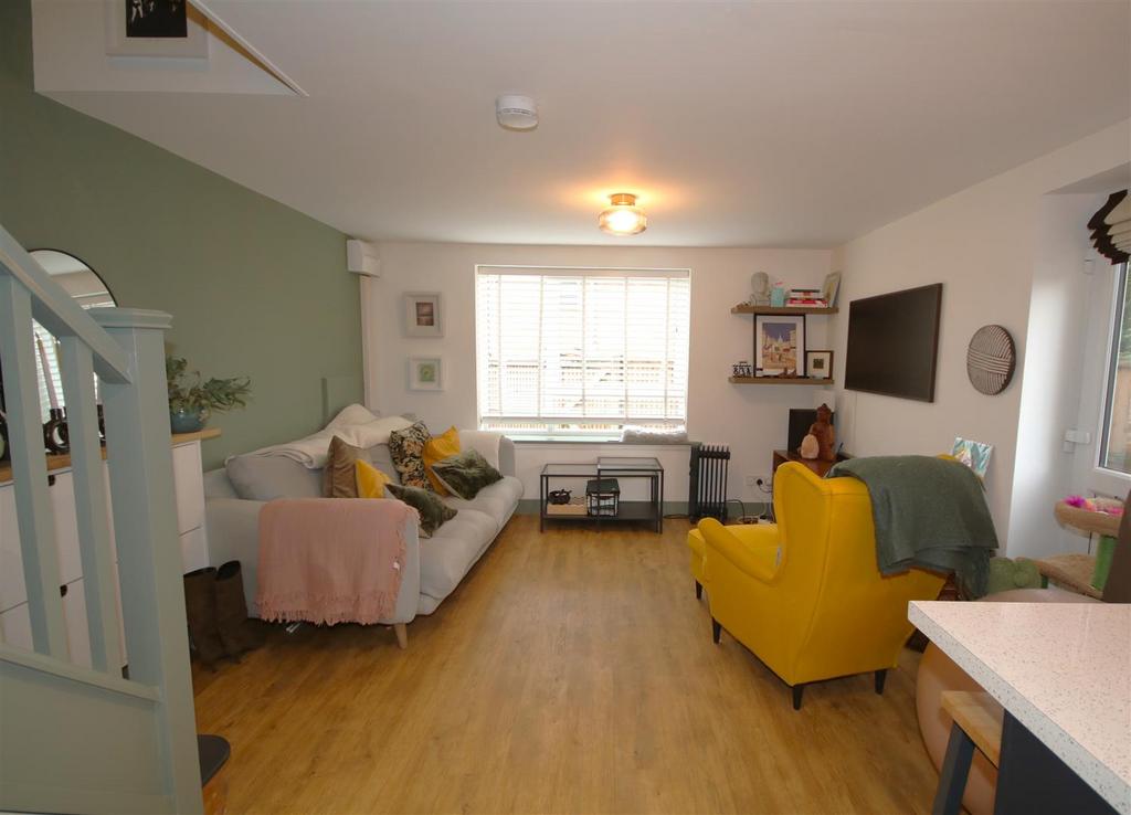 Living Area a.JPG