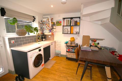 undefined, Field Avenue, Canterbury