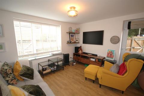 undefined, Field Avenue, Canterbury