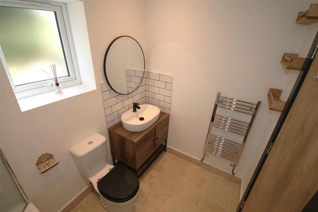 Bathroom a.JPG