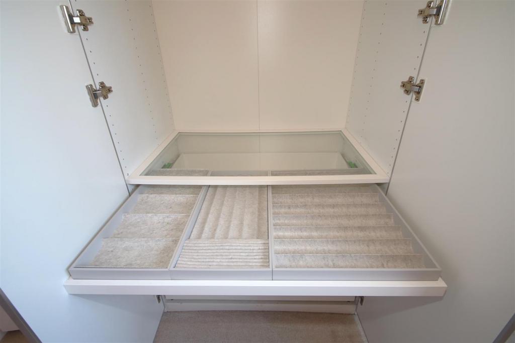 Bedroom 1 Wardrobe b.JPG