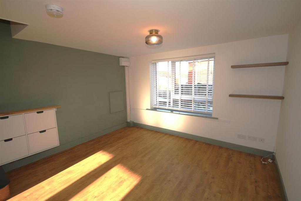 Living Area b.JPG