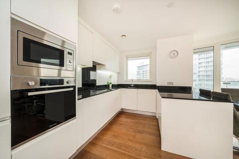 3 bedroom flat to rent, Western Gateway, London E16