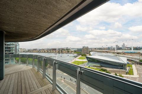 3 bedroom flat to rent, Western Gateway, London E16