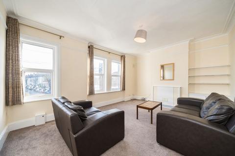 3 bedroom flat to rent, Gambole Road, London SW17