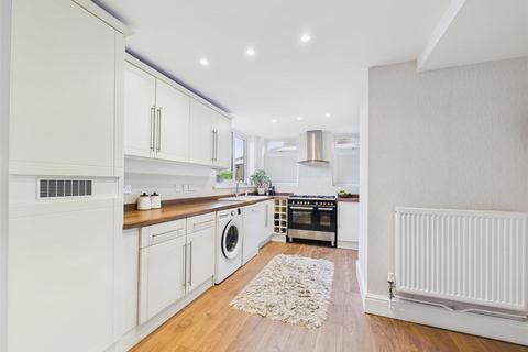 3 bedroom semi-detached house for sale, Derrymore Road, Willerby