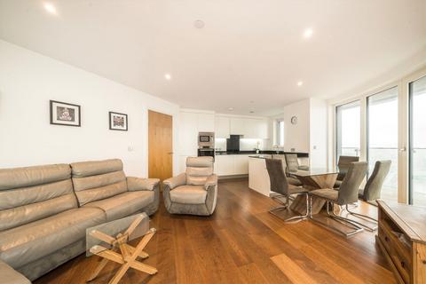 3 bedroom flat to rent, Western Gateway, London E16