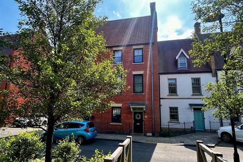 6 bedroom townhouse for sale, Clickers Drive, Northampton