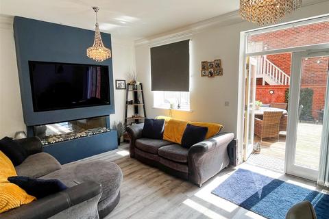 6 bedroom townhouse for sale, Clickers Drive, Northampton