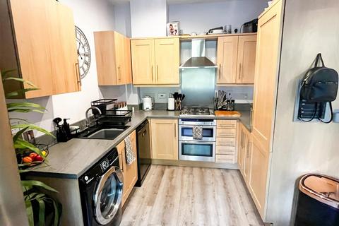 6 bedroom townhouse for sale, Clickers Drive, Northampton