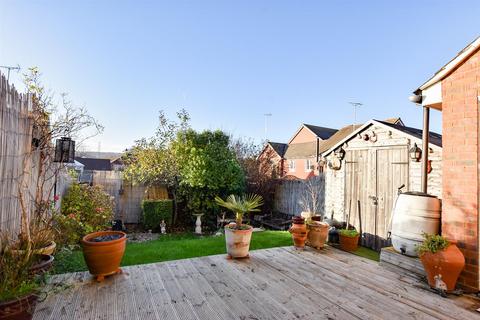 2 bedroom end of terrace house for sale, Oldfield Drive, Wouldham