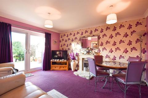 2 bedroom end of terrace house for sale, Oldfield Drive, Wouldham