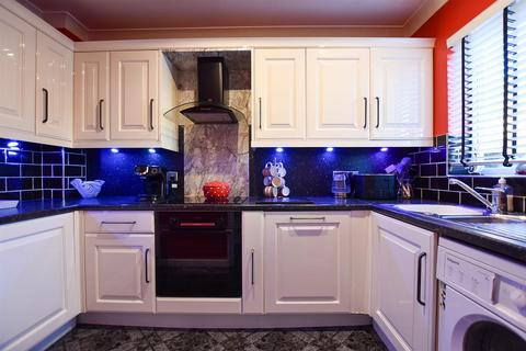 2 bedroom end of terrace house for sale, Oldfield Drive, Wouldham
