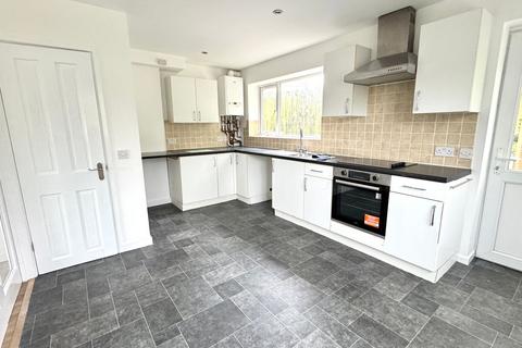 3 bedroom end of terrace house to rent, Manor Road, Newton Abbot, TQ12