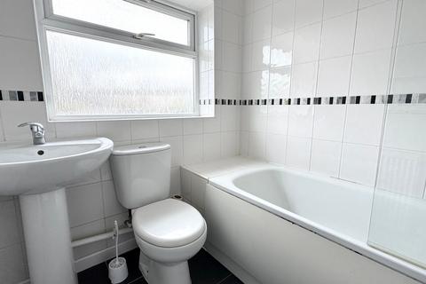 3 bedroom end of terrace house to rent, Manor Road, Newton Abbot, TQ12