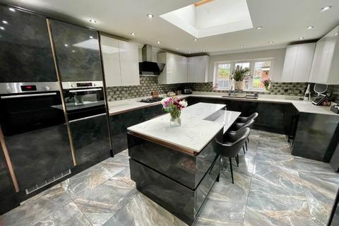 7 bedroom semi-detached house for sale, Austin Road, Luton, Bedfordshire, LU3 1UA