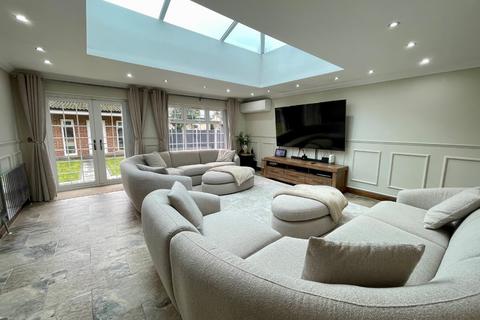 7 bedroom semi-detached house for sale, Austin Road, Luton, Bedfordshire, LU3 1UA