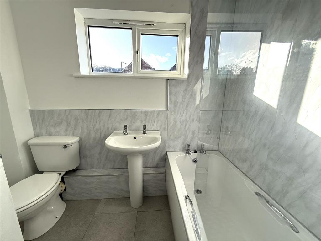 84 TALBOT BATHROOM.jpeg