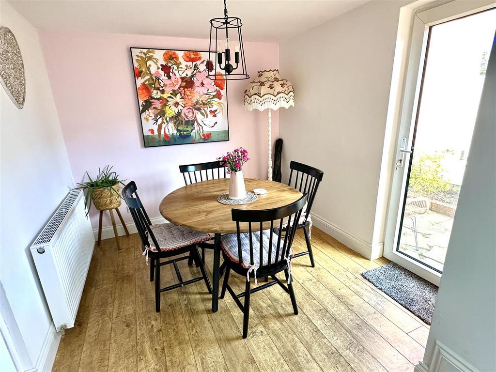 Dining/kitchen