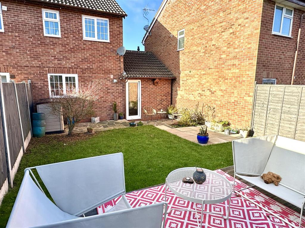 Garden to house