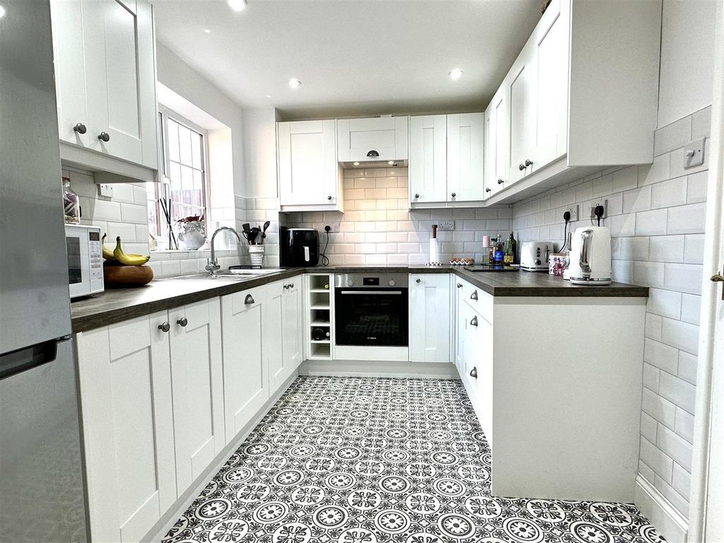 Dining/kitchen