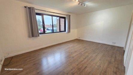 Studio flat to rent Masefield Court, Barnet EN5