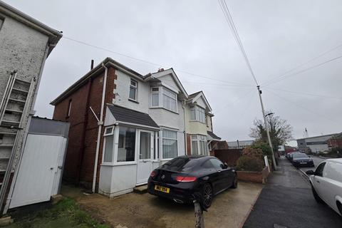 3 bedroom semi-detached house to rent, Rampart Road, Bitterne Manor