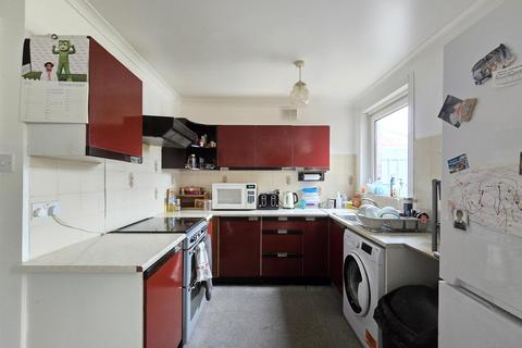 3 bedroom semi-detached house to rent, Rampart Road, Bitterne Manor