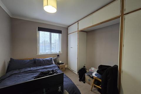 3 bedroom semi-detached house to rent, Rampart Road, Bitterne Manor