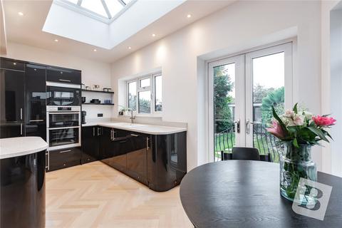 4 bedroom detached house for sale, Aldborough Road, Upminster, RM14