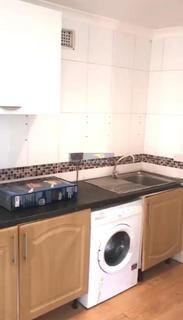 Studio to rent, Greenford UB6