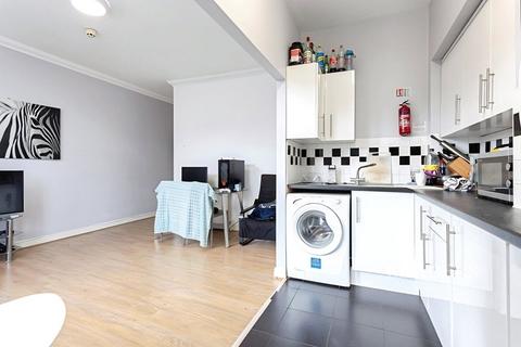 3 bedroom flat to rent, Wilmslow Road, Manchester, M20