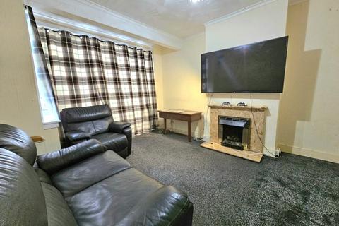 3 bedroom terraced house to rent, Beechfield Gardens, Romford, RM7