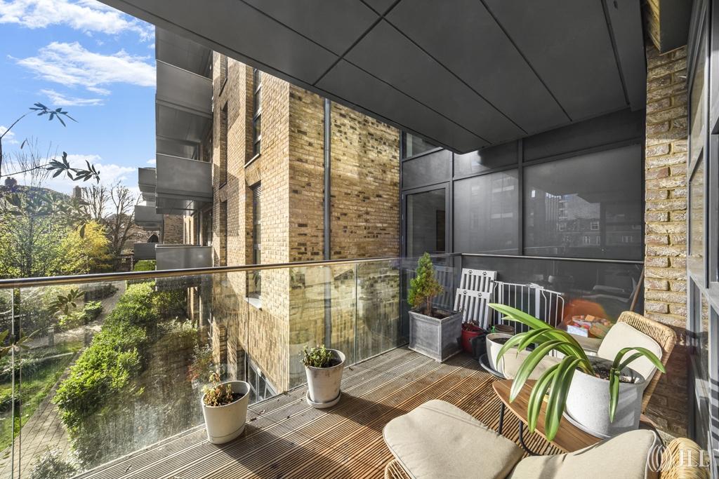 DSC 1014 web