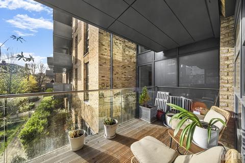 3 bedroom flat for sale, Alwen Court London SE1